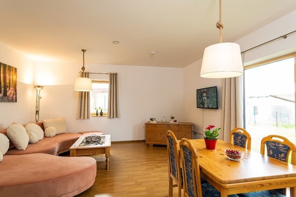 Ferienwohnung mit Garten-Wohnraum