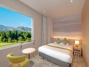 Rom, 1 queensize-seng, ikke-røyk, privat bad (With private bathroom) | Safe på rommet, skrivebord, wi-fi (inkludert) og sengetøy