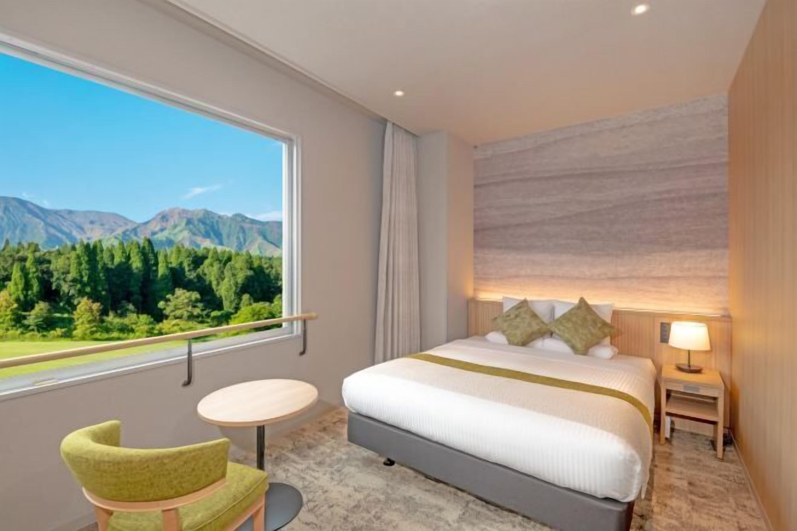 Zimmersafe, Schreibtisch, kostenloses WLAN, Bettwäsche