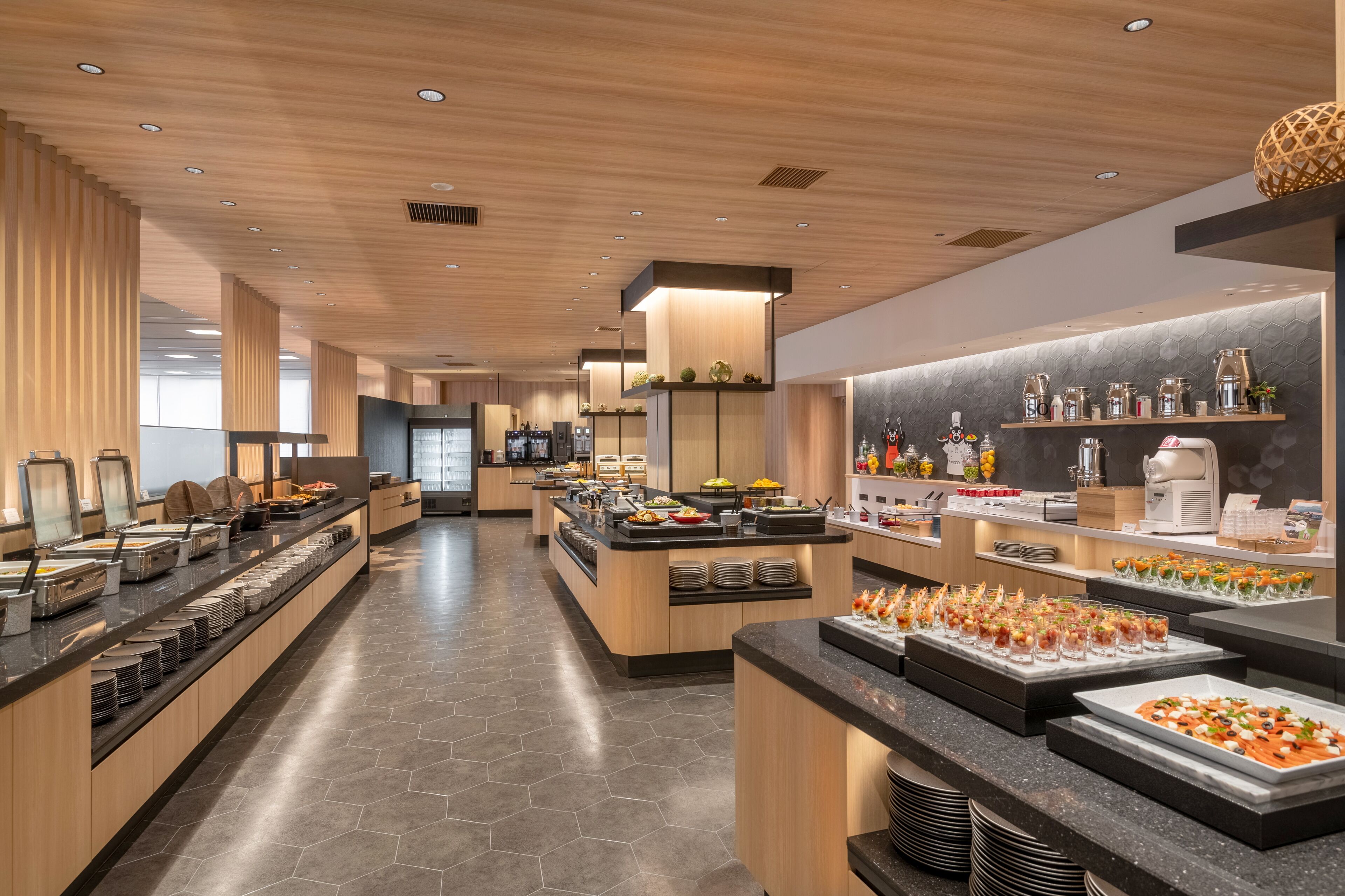 供应早餐和晚餐