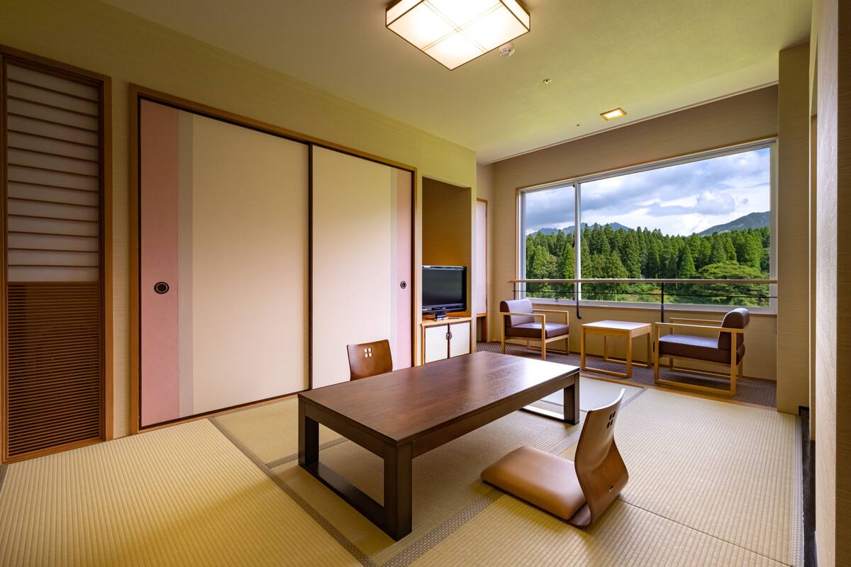 传统客房 (Japanese, For 3 Guests, with Toilet) | 客房内保险箱、办公桌、免费 WiFi、床单
