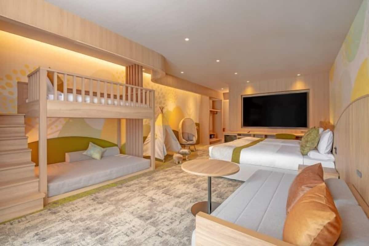 In-room safe, desk, free WiFi, bed sheets