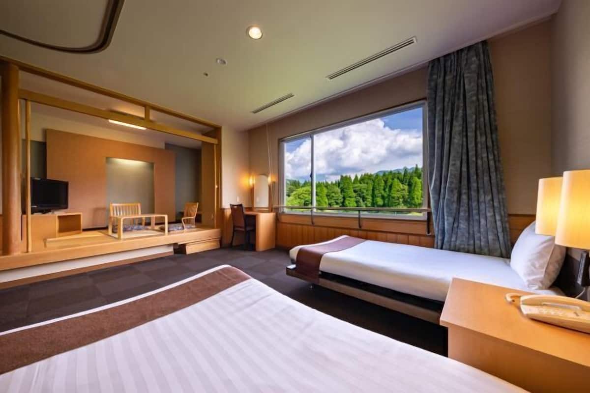 In-room safe, free WiFi, bed sheets