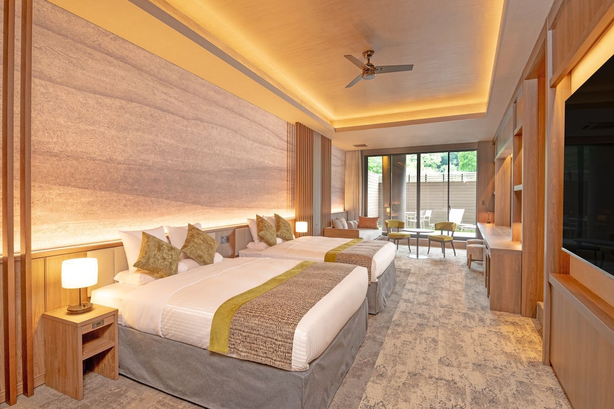 Deluxe-Vierbettzimmer, Nichtraucher (With open-air bath,With Sauna) | Zimmersafe, kostenloses WLAN, Bettwäsche