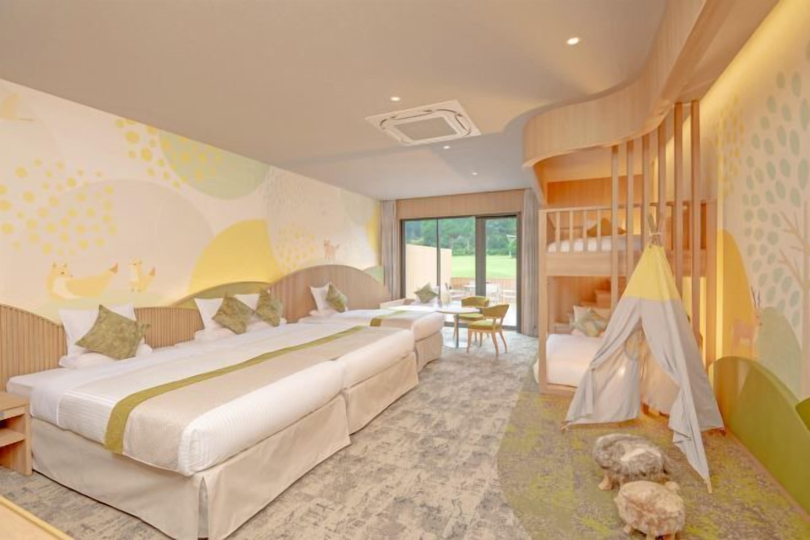 Zimmersafe, Schreibtisch, kostenloses WLAN, Bettwäsche