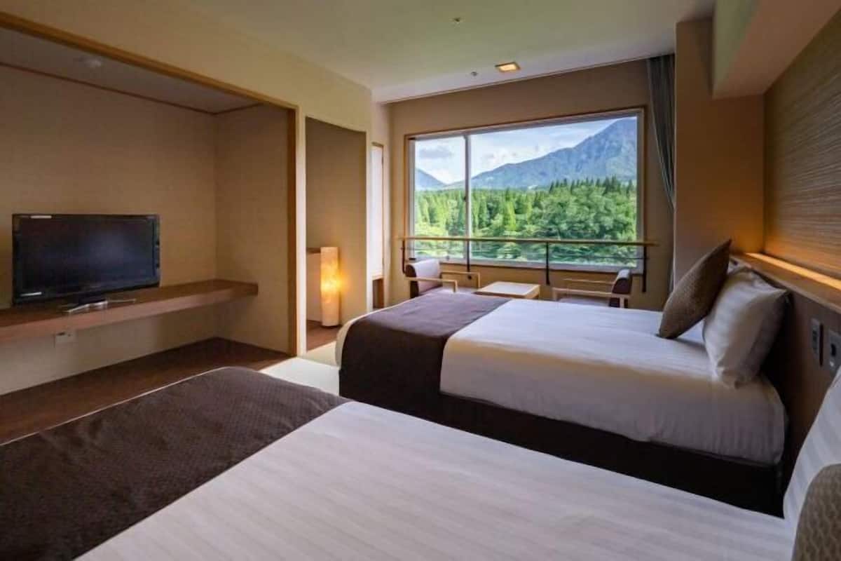 In-room safe, free WiFi, bed sheets