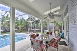 A heated pool - Cocoa Beach Paradise: Screened Pool, Patio + Games (Merritt Island)