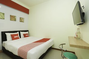 Habitación estándar doble | Escritorio, wifi gratis, ropa de cama
