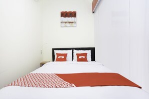 Standard Double Room - SUPER OYO Flagship 3688 Pot Art (Surabaya)