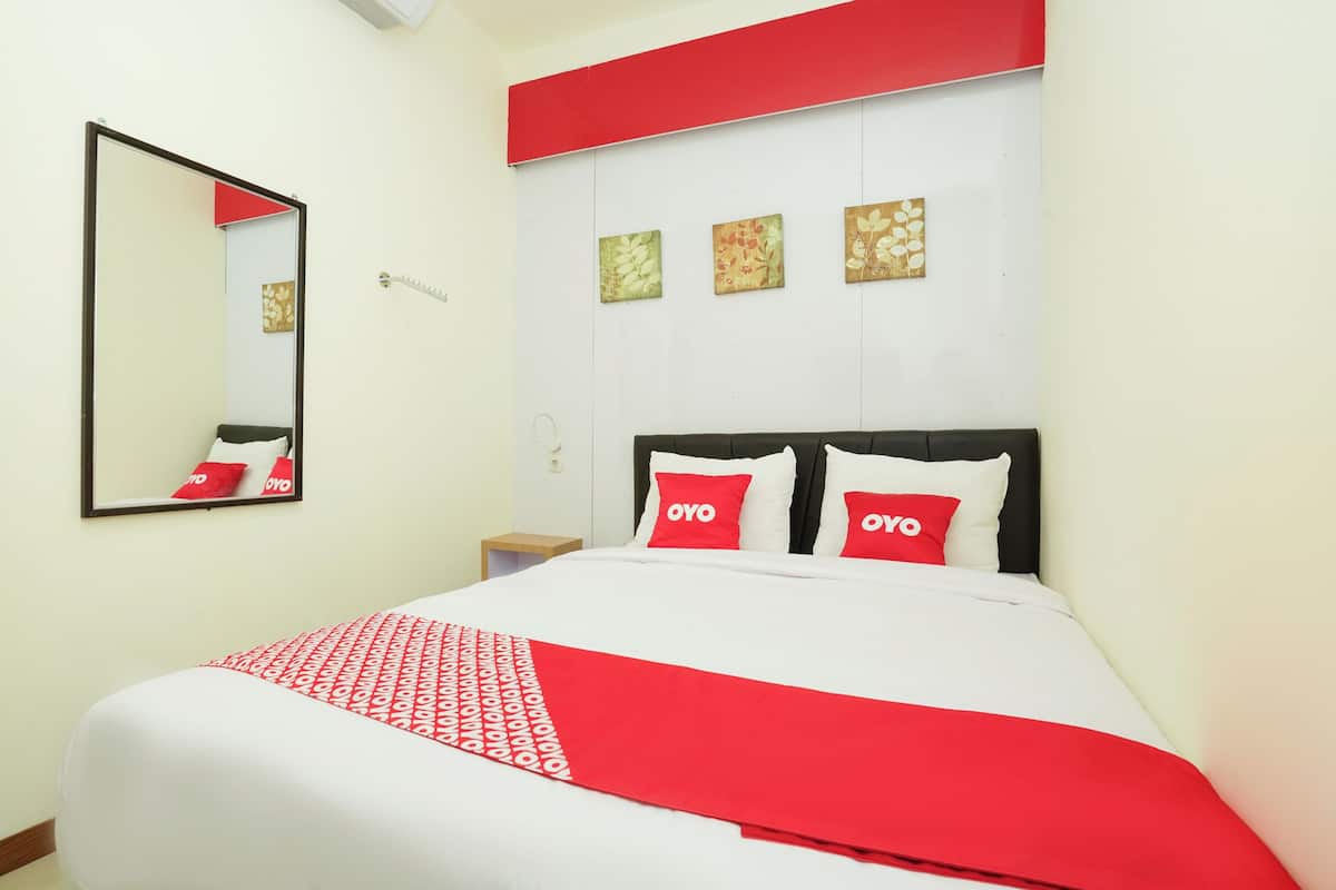 Desk, WiFi (free), bed sheets
