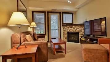 テレビ、暖炉、Netflix、ストリーミングサービス