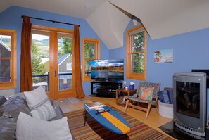 TV, fireplace, offices