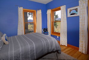3 bedrooms, desk, travel cot, WiFi - The Surf Shack, On shuttle route, EV charger (Crested Butte)