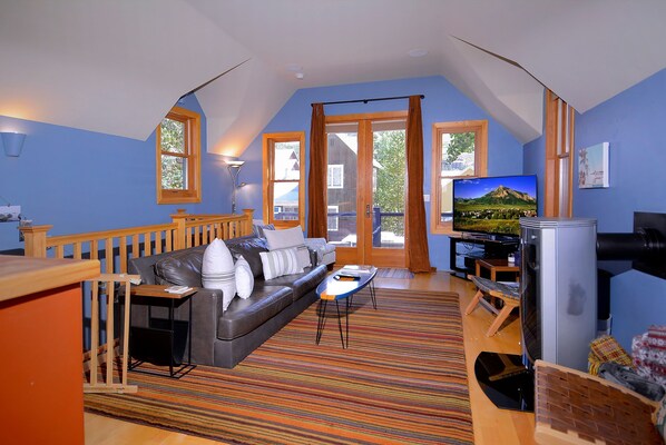 TV, fireplace, offices