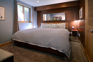 3 bedrooms, desk, travel cot, WiFi