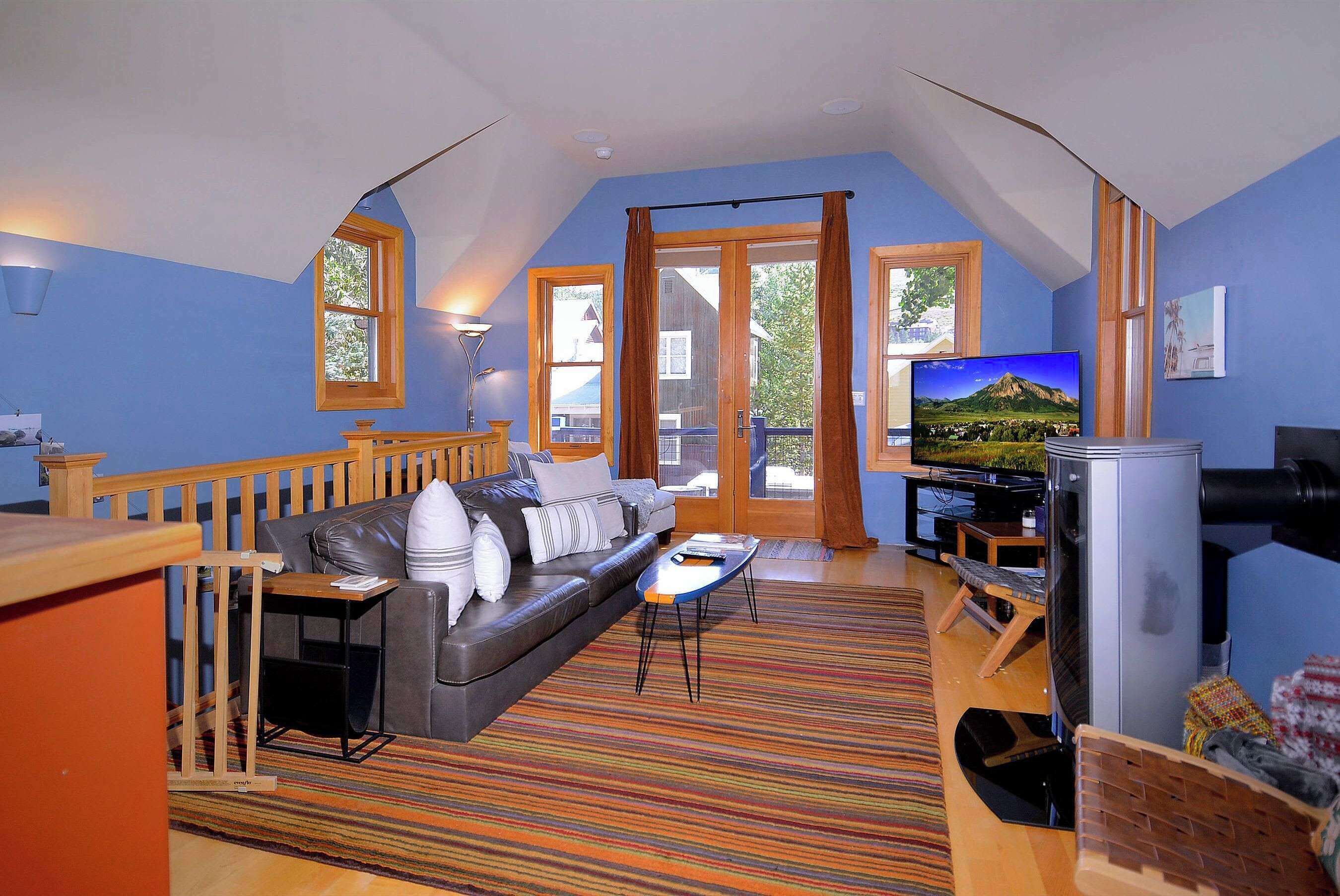 TV, fireplace, offices