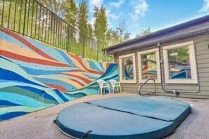 Property grounds - Hot Tub & Gym / Pool / Ground-Floor Condo (Fernie)