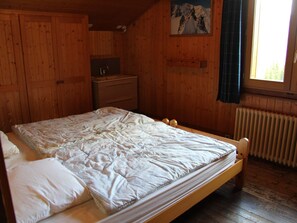 4 Schlafzimmer, Schreibtisch