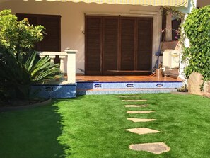 Exterior detail - Relaxing summer apartment with private garden and direct access to the pool (S'Agaró)