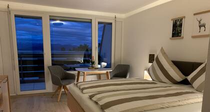 Modernes "Alpenguck" Apartment mit Pool und Sauna in Scheidegg im Allgäu