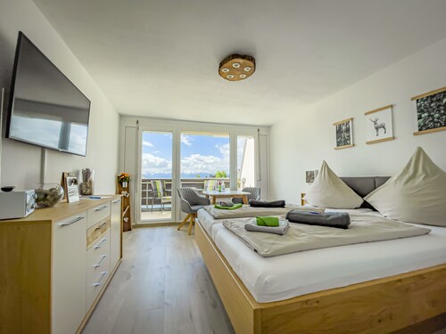 Modernes "Alpenguck" Apartment mit Pool und Sauna in Scheidegg im Allgäu