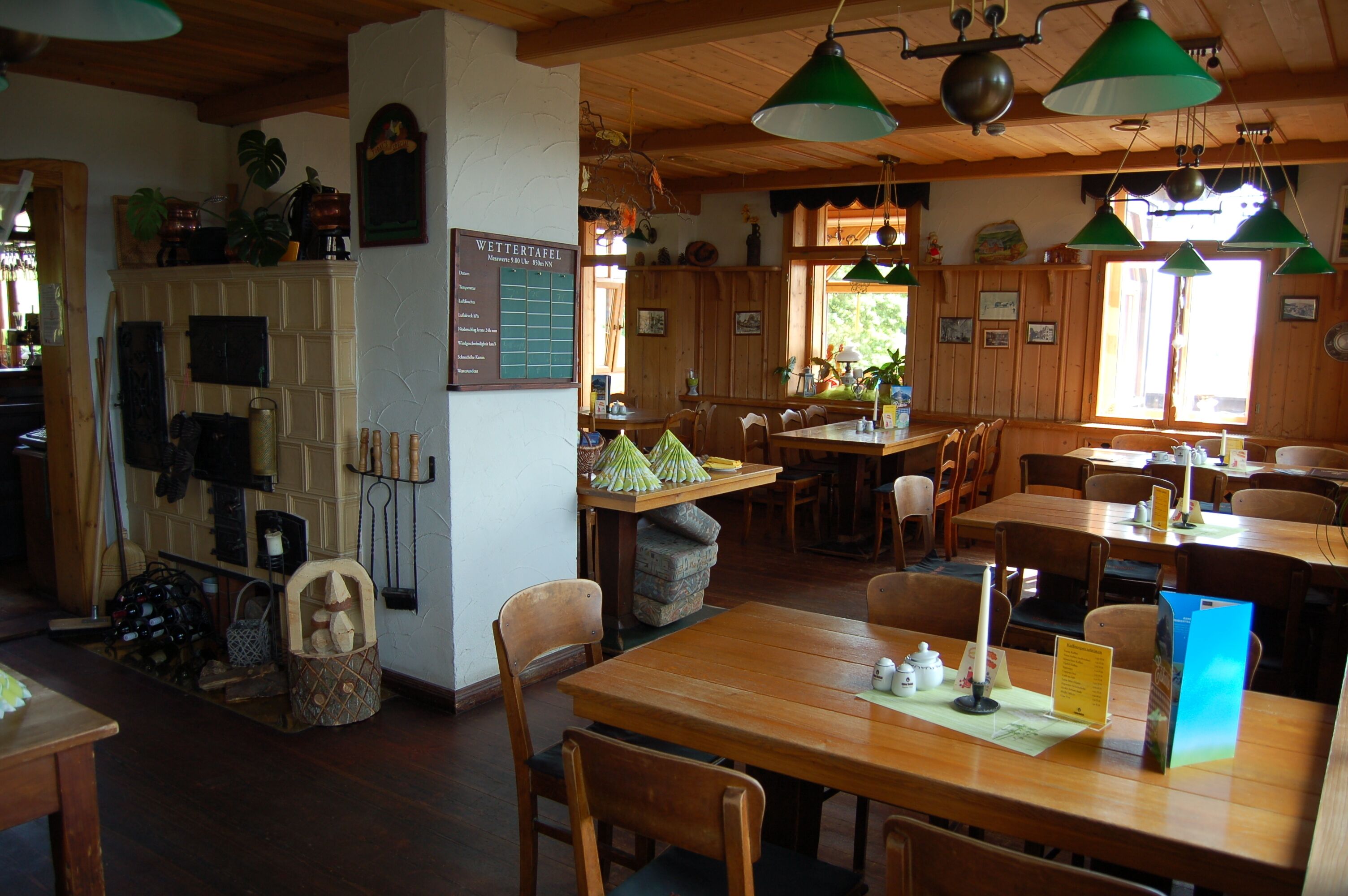 Sudah termasuk sarapan masakan setempat setiap hari