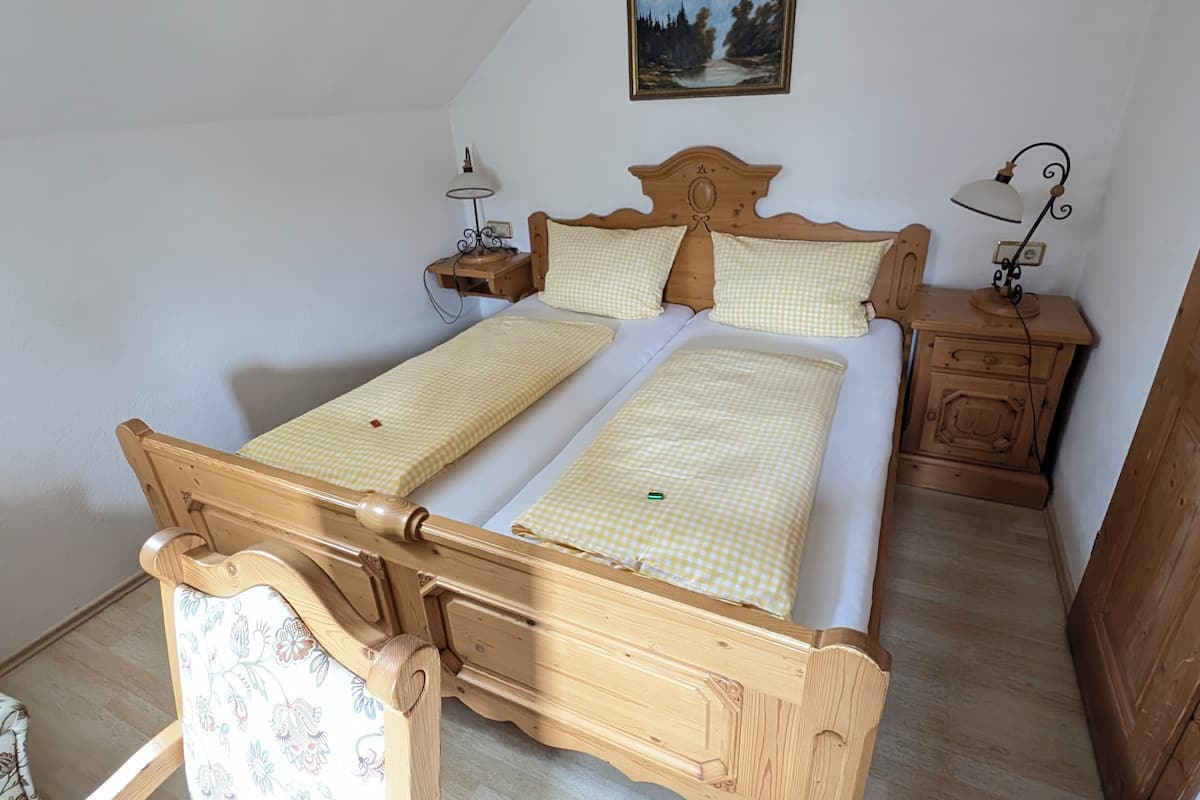 Family Room, Mountain View (Nr. 1) | Individually decorated, free cribs/infant beds, free WiFi, bed sheets