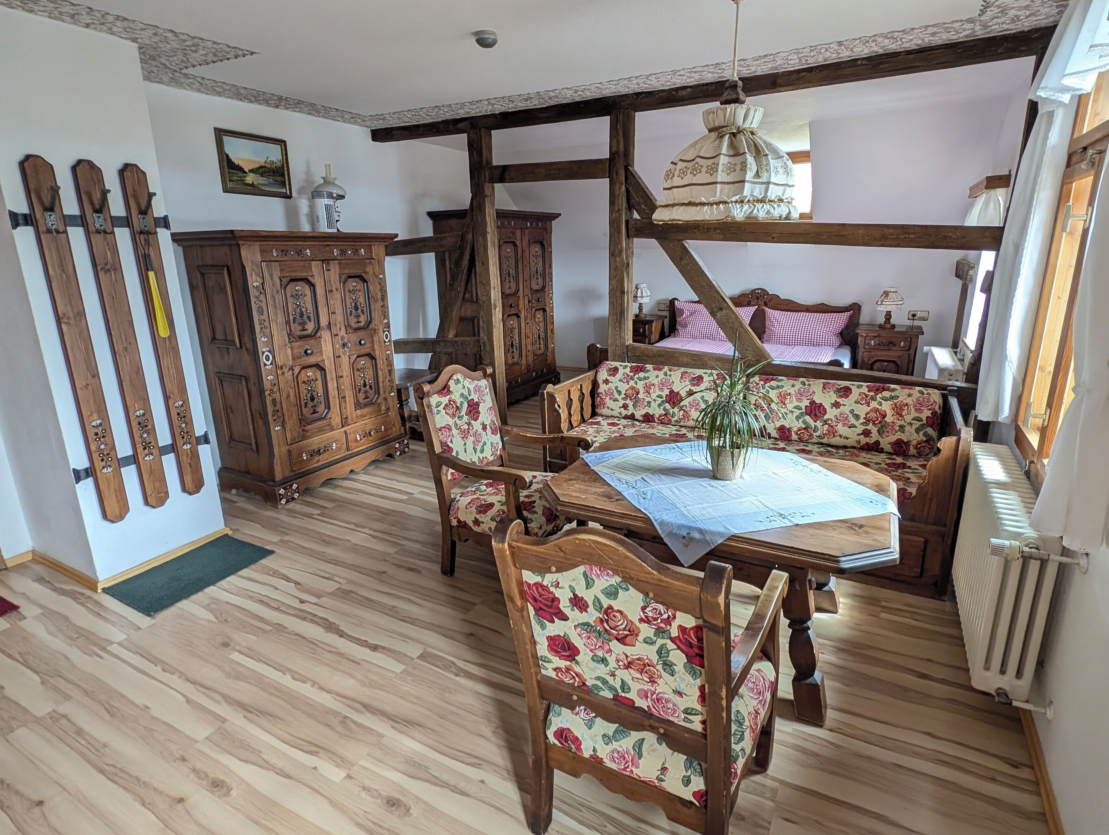 Family Room (Nr. 3) | Individually decorated, free cribs/infant beds, free WiFi, bed sheets