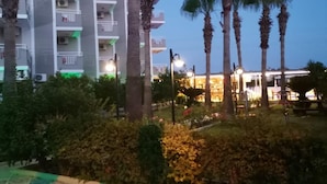 A hotel with a modern design, featuring a multi-story structure with balconies and air conditioning units. - Side Ozgurhan Hotel (Manavgat)