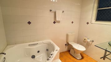 Standard Room | Bathroom