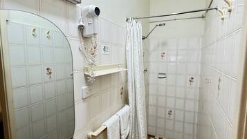 Standard Twin Room | Bathroom | Shower, rainfall showerhead, designer toiletries, hair dryer