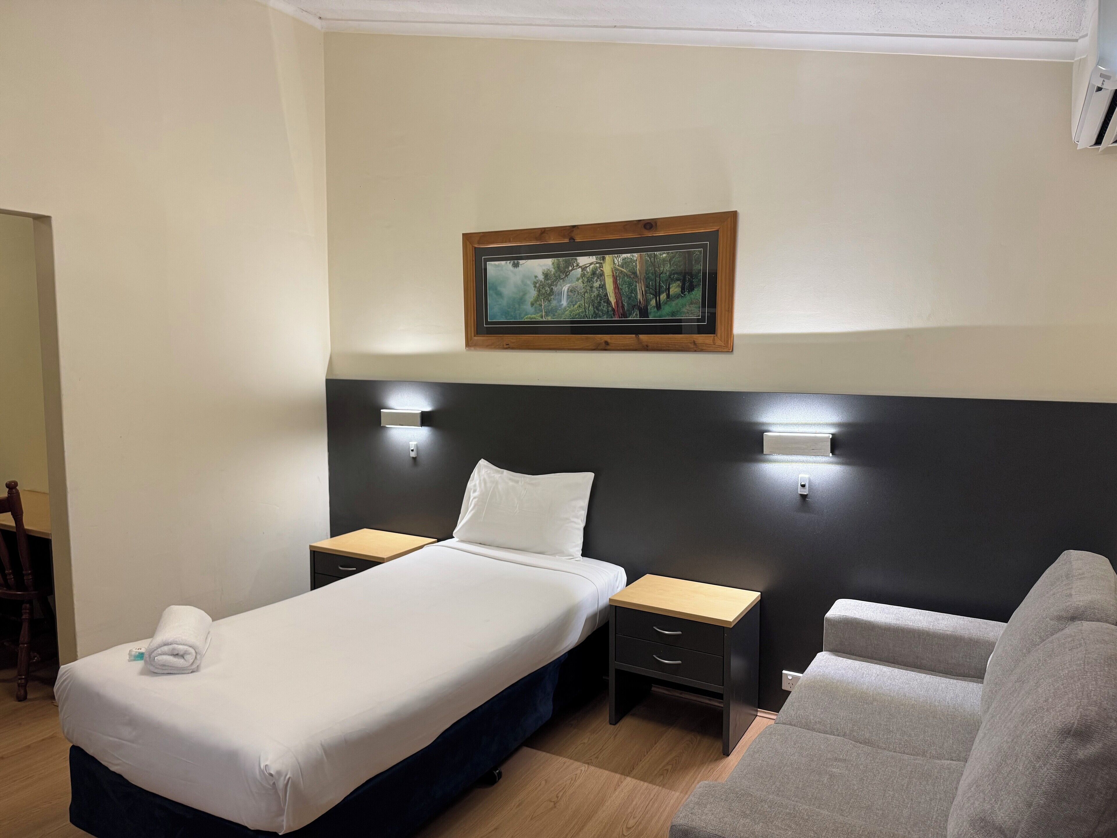 Standard Twin Room | Premium bedding, individually furnished, desk, laptop workspace