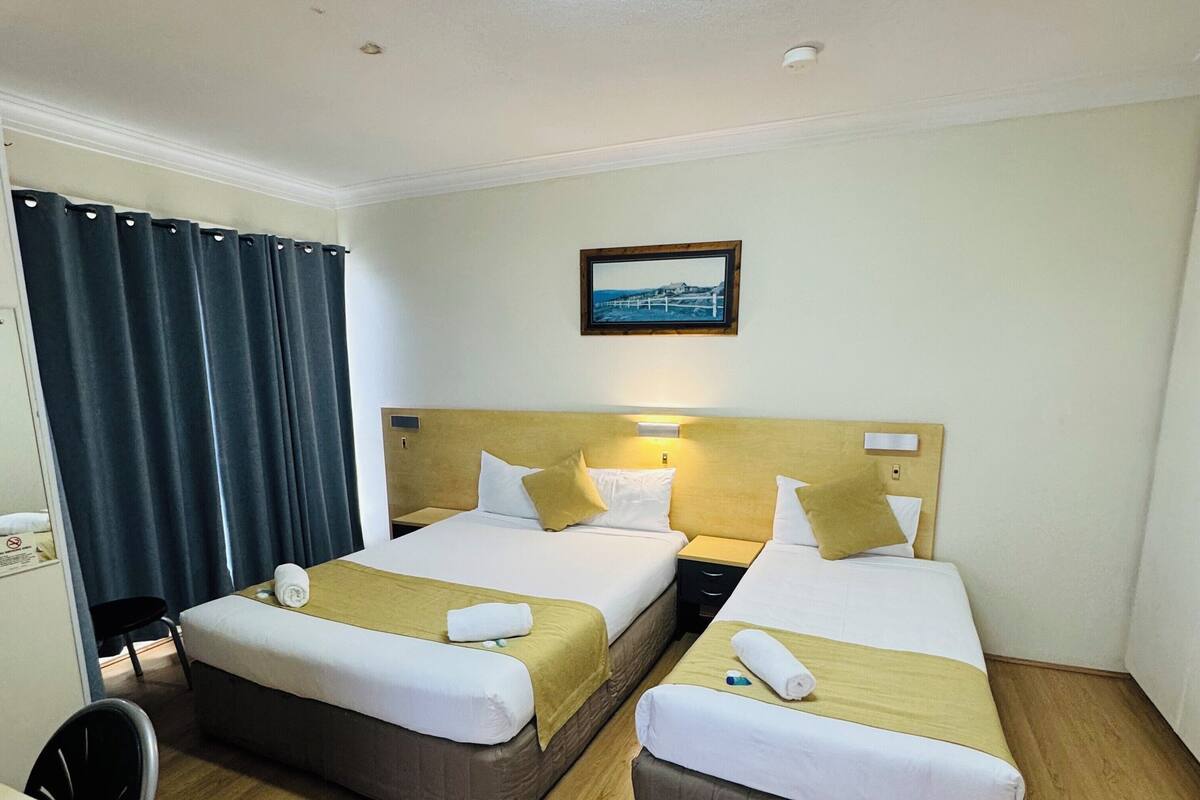 Chambre Familiale Double ou avec lits jumeaux, 1 chambre | Literie de qualité supérieure, ameublement personnalisé, bureau