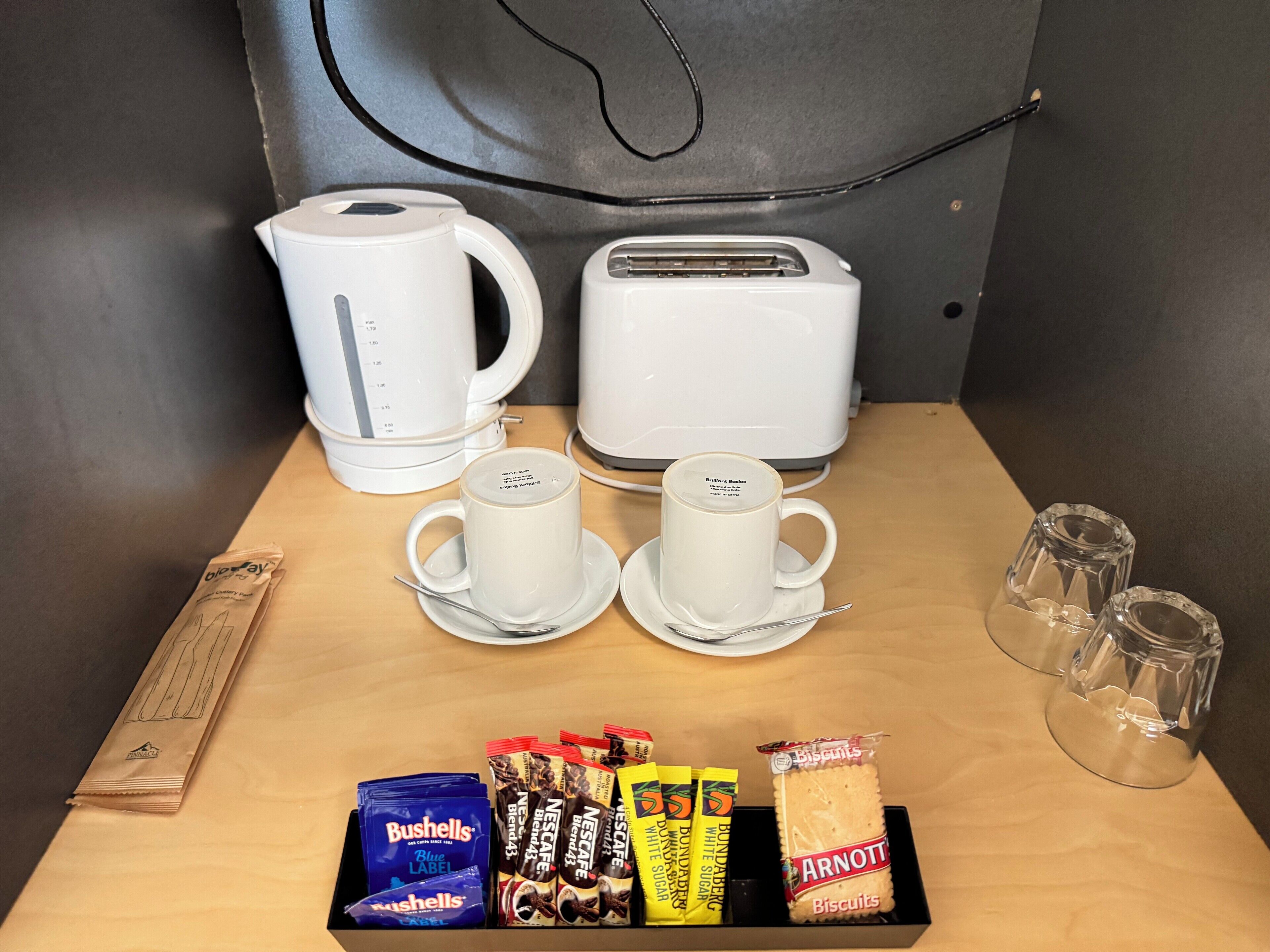 Habitación estándar con 2 camas individuales | Servicio de comidas en la habitación