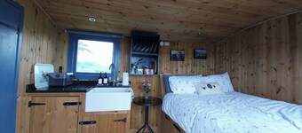 The Shearer's Hut, Sleeps 2, Wood Burner, Fire Pit