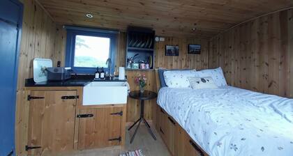 The Shearer's Hut, Sleeps 2, Wood Burner, Fire Pit