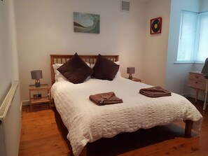 2 soverom, strykejern/-brett, reiseseng for barn og wi-fi