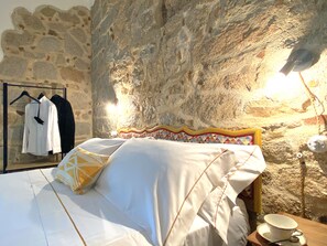 Design Double Room (Duminiha) | Premium bedding, down comforters, Tempur-Pedic beds, free minibar - Canduleri (Orgosolo)