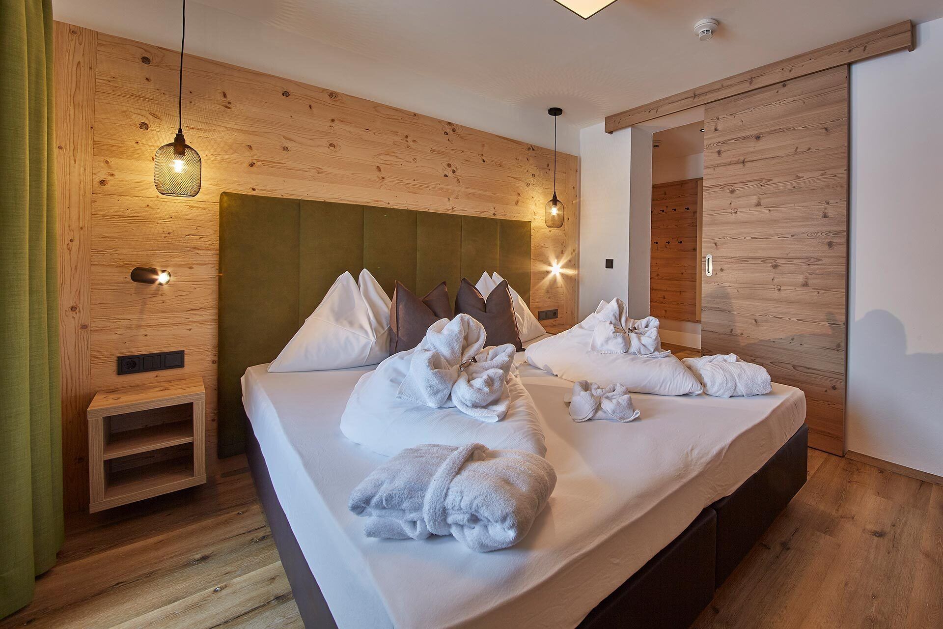 Suite Hausberg | In-room safe, desk, soundproofing, free WiFi