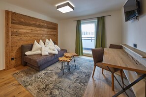 Caja de seguridad en la habitación y escritorio 