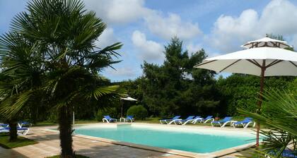Gites 2 rooms for 4 people, with swimming pool
