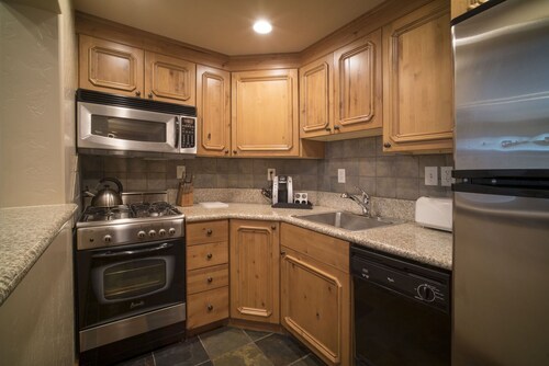 Family Getaway~Pool, Hot Sprng, Scuba & Ice Castles Villa 1073-2