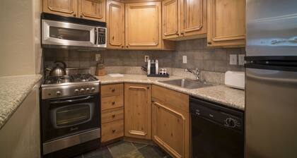 Family Getaway~Pool, Hot Sprng, Scuba & Ice Castles Villa 1073-2