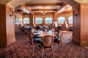 Dining - Midway Adventures start at Zermatt Resort - 2086-Q (Midway)