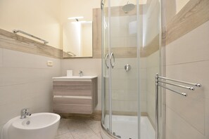 Apartment, 1 Schlafzimmer | Dusche im Bad