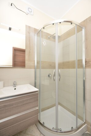 Apartment, 1 Bedroom | Bathroom shower