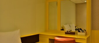 Corner Love Hotel