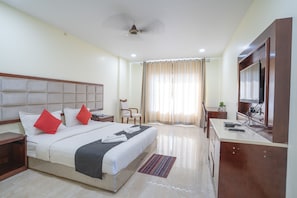 Premium bedding, desk, free WiFi, wheelchair access