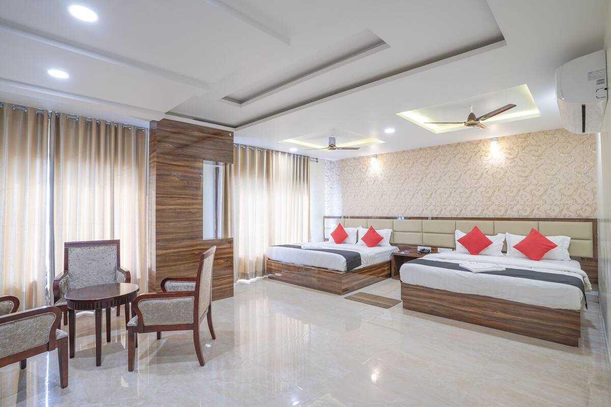 Premium bedding, desk, free WiFi, wheelchair access