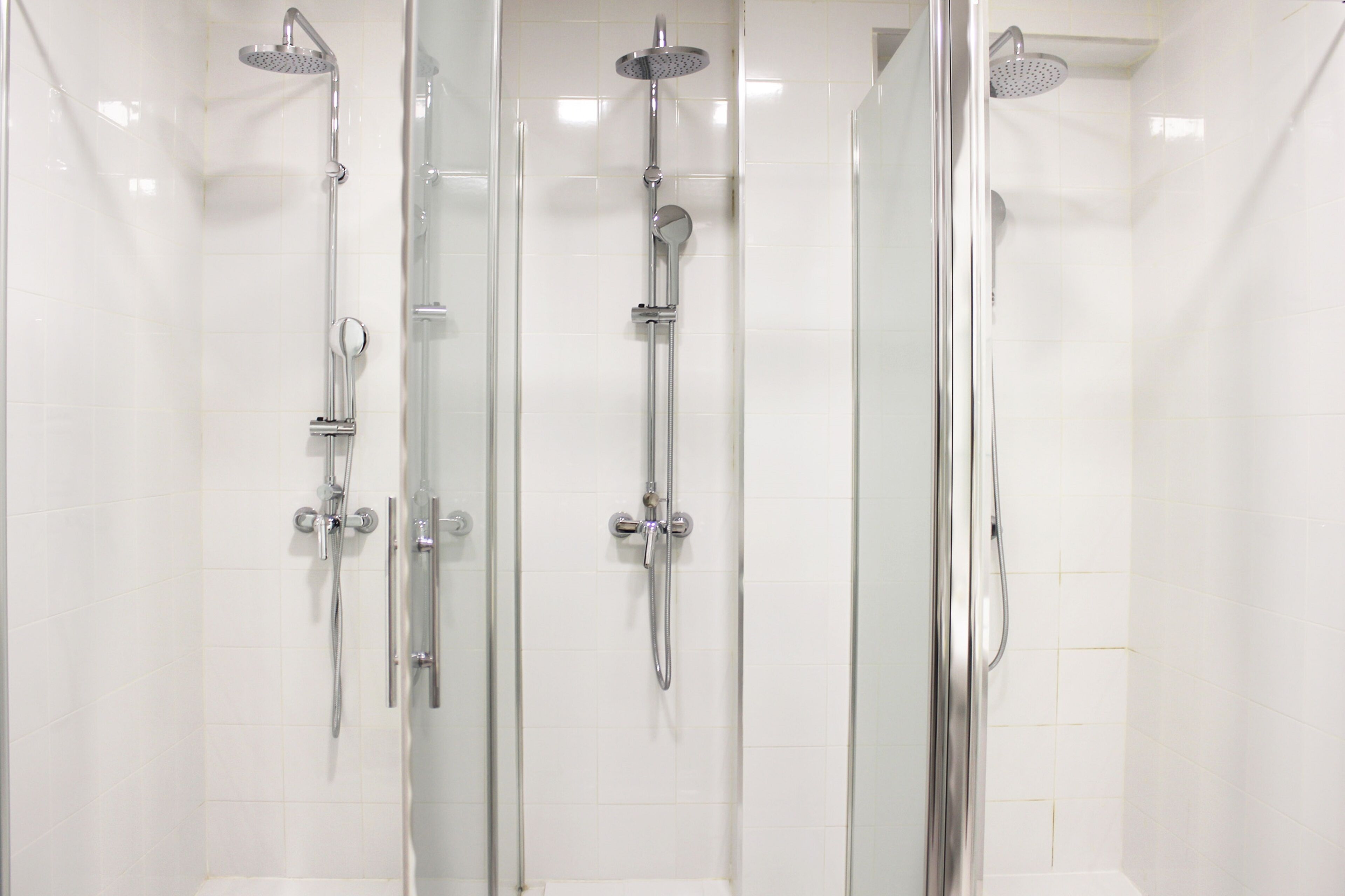 Eenvoudige slaapzaal (1 bed in a 4-Bed Dormitory Room) | Badkamer | Een douche, handdoeken